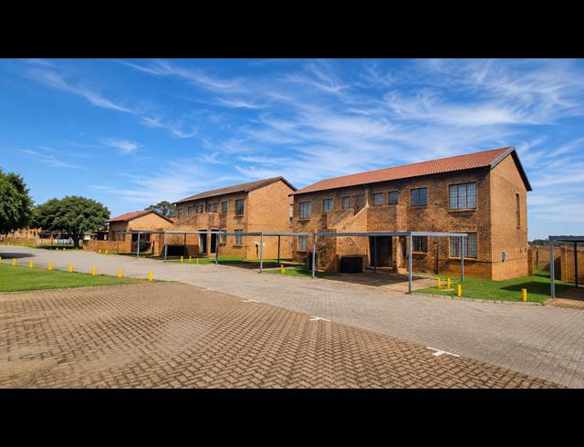2 BEDROOM TOWNHOUSE FOR SALE IN KOOKRUS